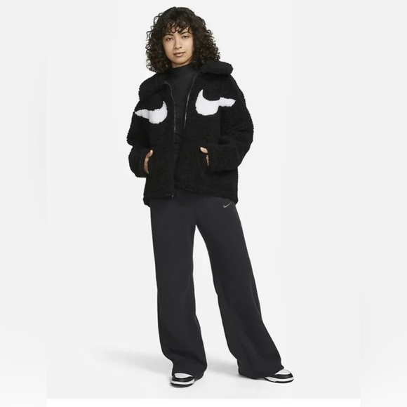 New Nike Oversized Sport Jacket - Picture 3 of 8